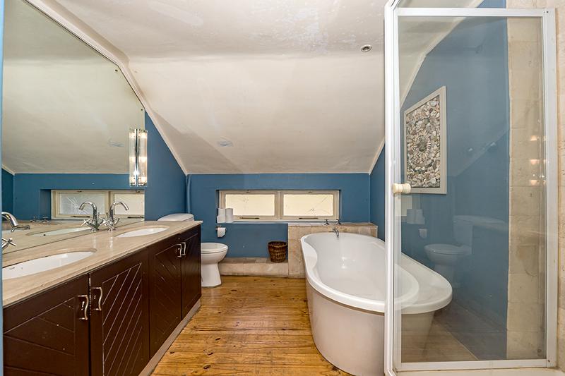 4 Bedroom Property for Sale in The Meadows Western Cape